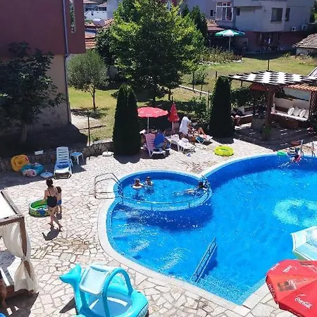 Saint George Family 2* 洛泽内茨