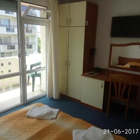 Saint George Family 酒店