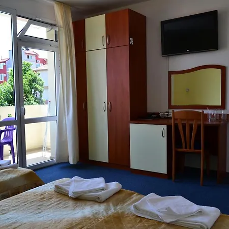 Saint George Family Hotel 2*