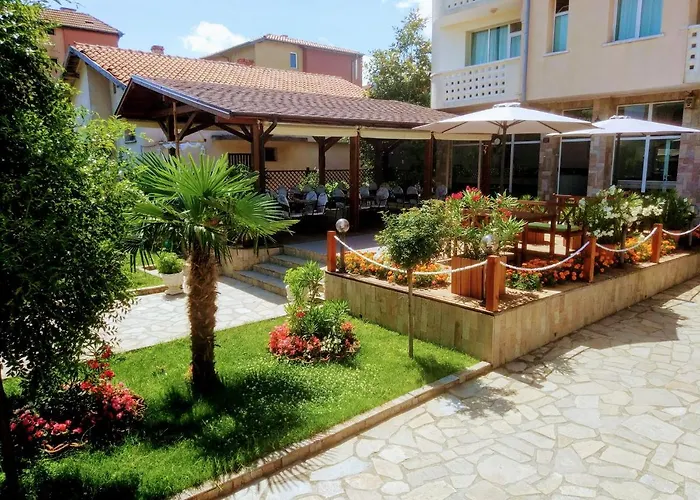 Saint George Family Hotel 2*